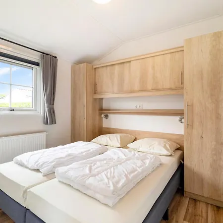 Luttikduin Nr 15 - Aan Zee
