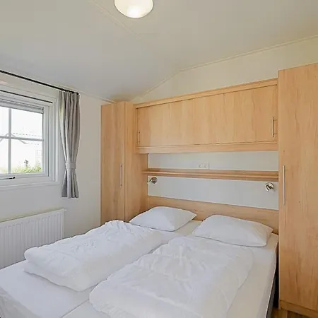 Luttikduin Nr 15 - Aan Zee